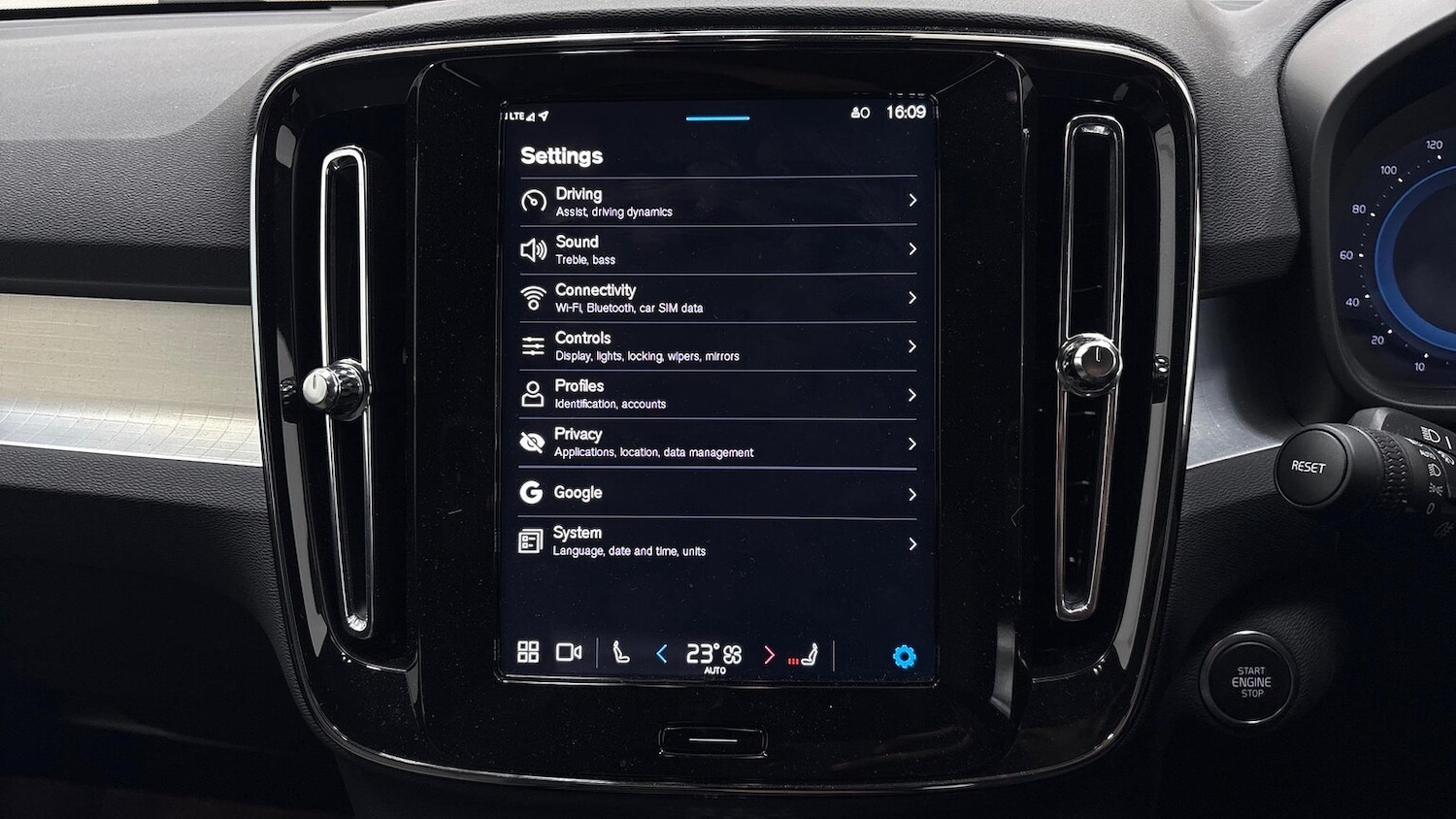 Used Volvo XC40 2025 for sale - 76650208: Photo 27