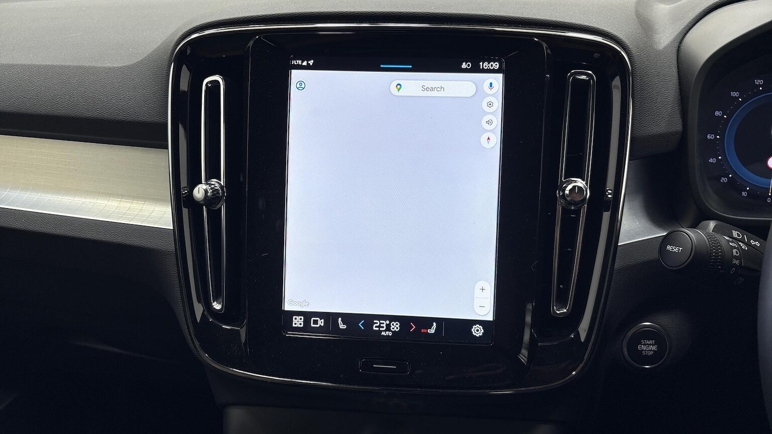 Used Volvo XC40 2025 for sale - 76650208: Photo 28