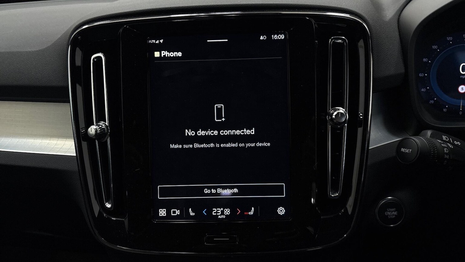 Used Volvo XC40 2025 for sale - 76650208: Photo 29