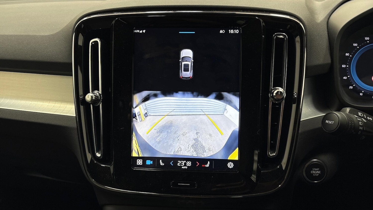 Used Volvo XC40 2025 for sale - 76650208: Photo 32