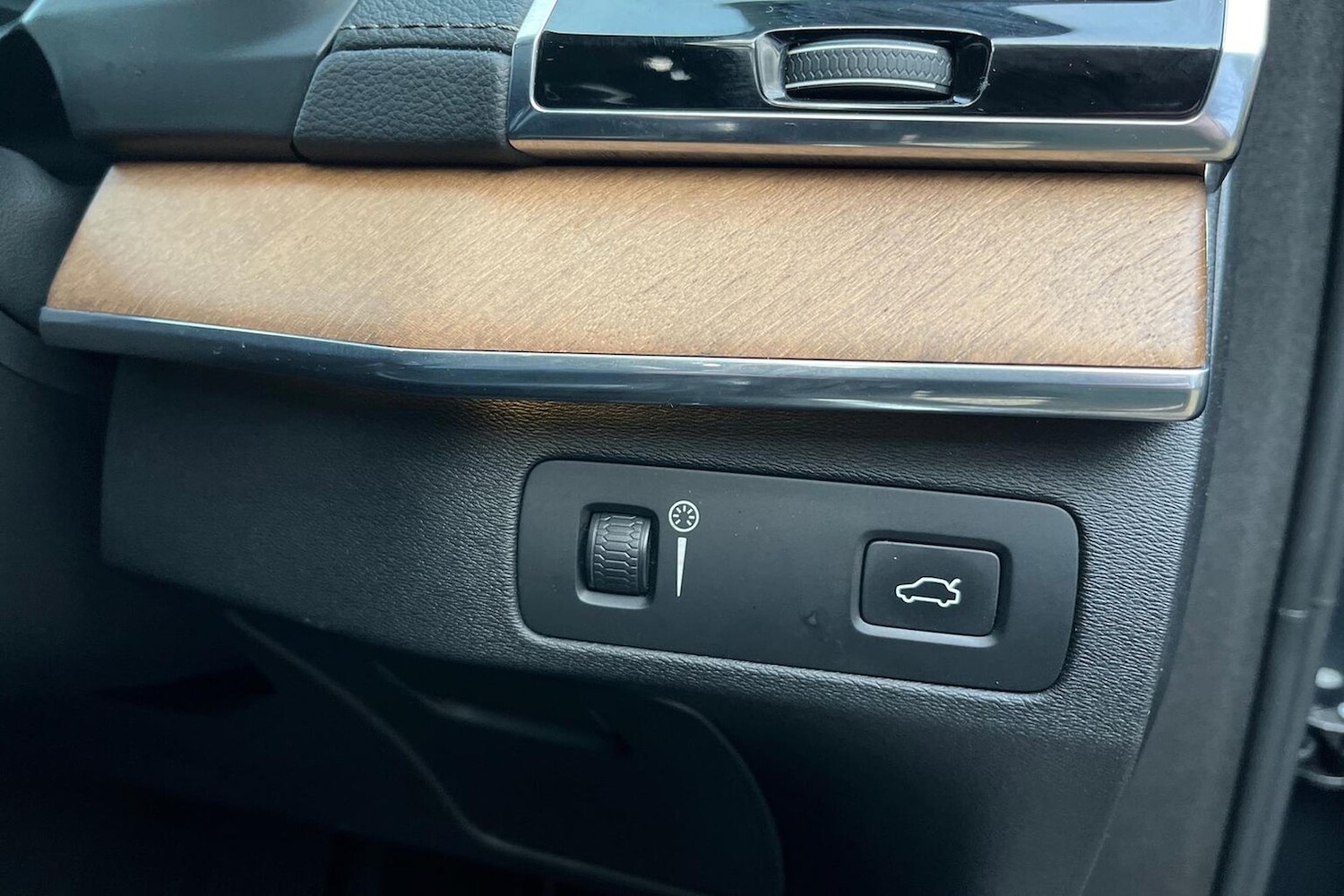 Used Volvo XC90 2017 for sale - 76892176: Photo 2