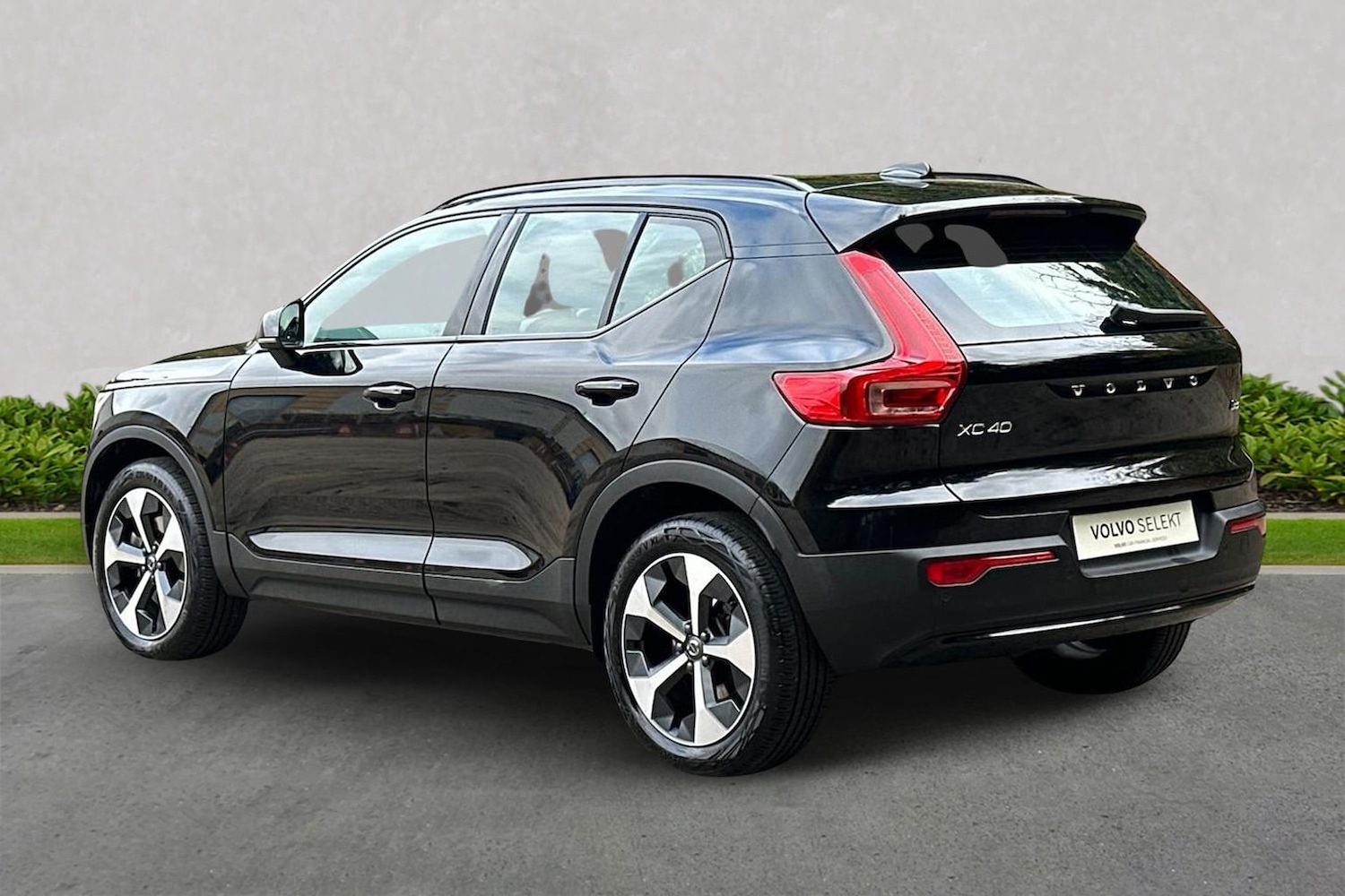 Used Volvo XC40 2024 for sale - 76570970: Photo 2
