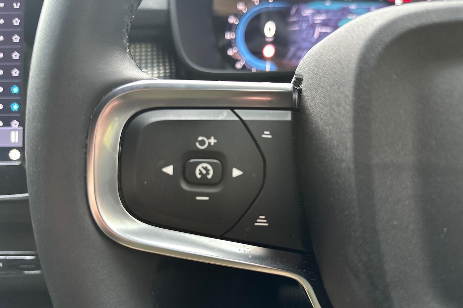 Used Volvo XC40 2024 for sale - 76570970: Photo 27