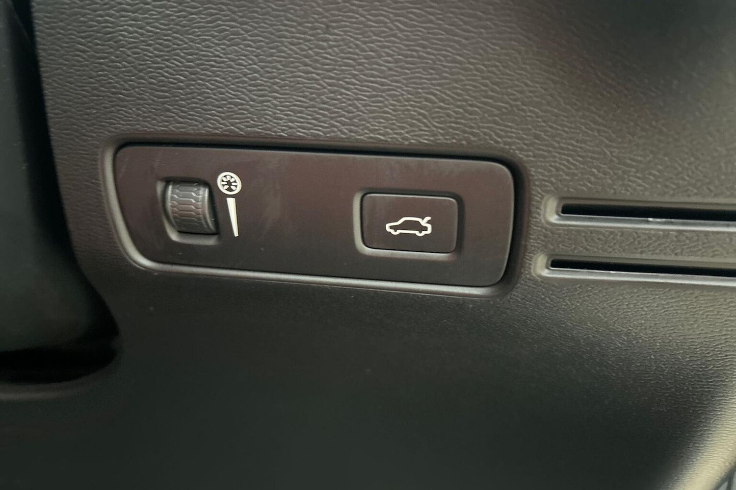 Used Volvo XC40 2020 for sale - 76830690: Photo 22