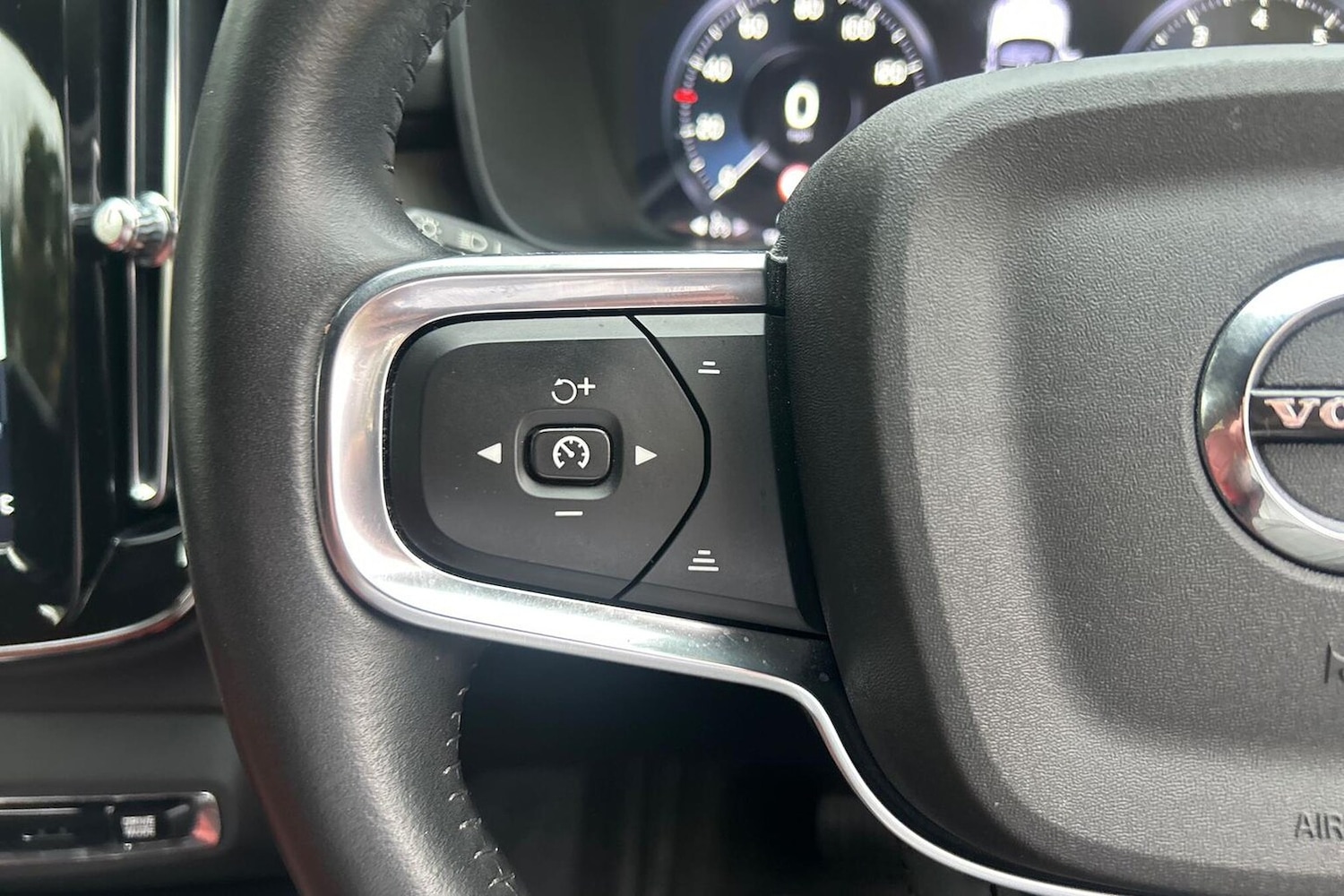 Used Volvo XC40 2020 for sale - 76830690: Photo 26