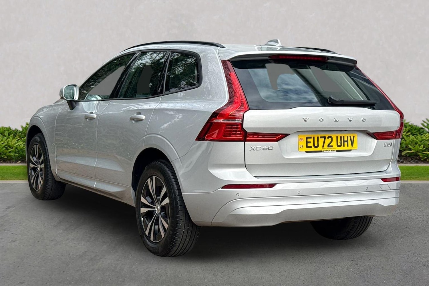 Used Volvo XC60 2023 for sale - 78192836: Photo 2