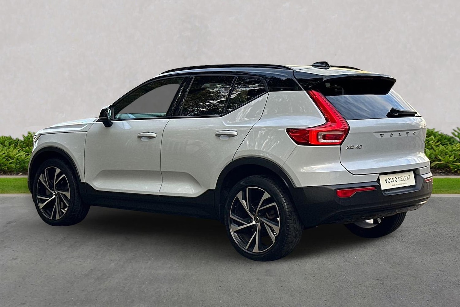 Used Volvo XC40 2020 for sale - 76521008: Photo 2
