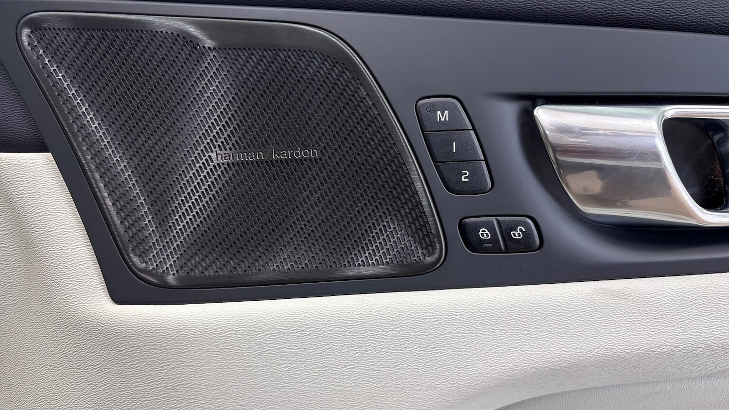 Used Volvo XC60 2022 for sale - 76785160: Photo 25