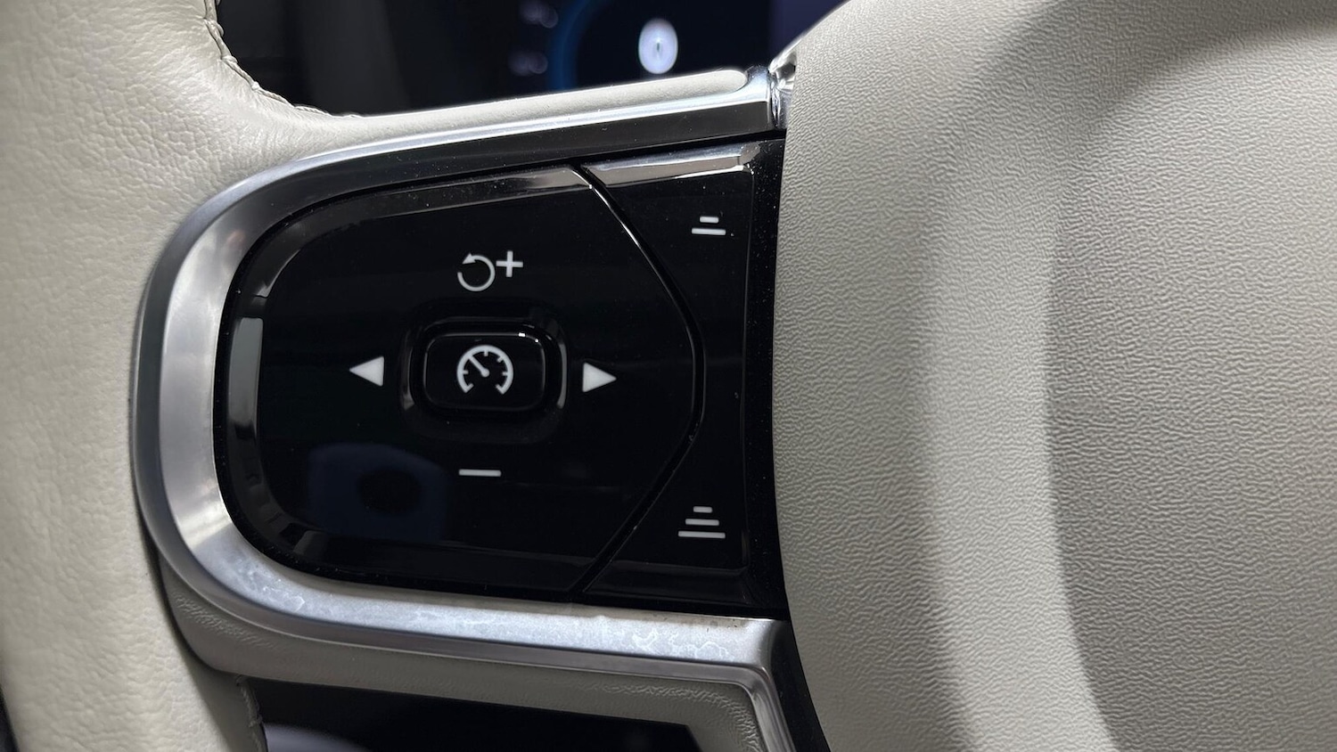 Used Volvo XC60 2022 for sale - 76785160: Photo 28