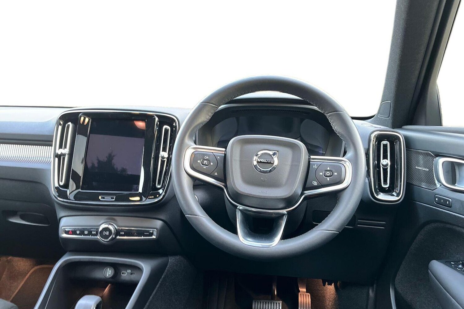 Used Volvo XC40 2024 for sale - 76536652: Photo 11