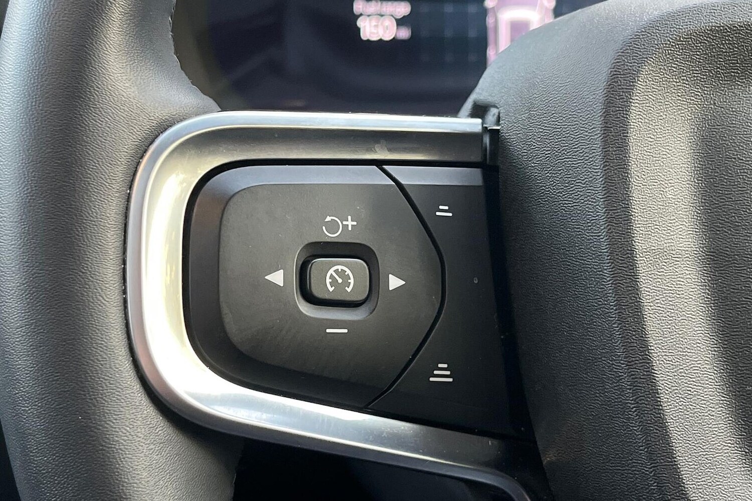 Used Volvo XC40 2024 for sale - 76536652: Photo 27