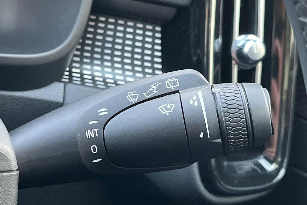 Used Volvo XC40 2024 for sale - 76536652: Photo 29