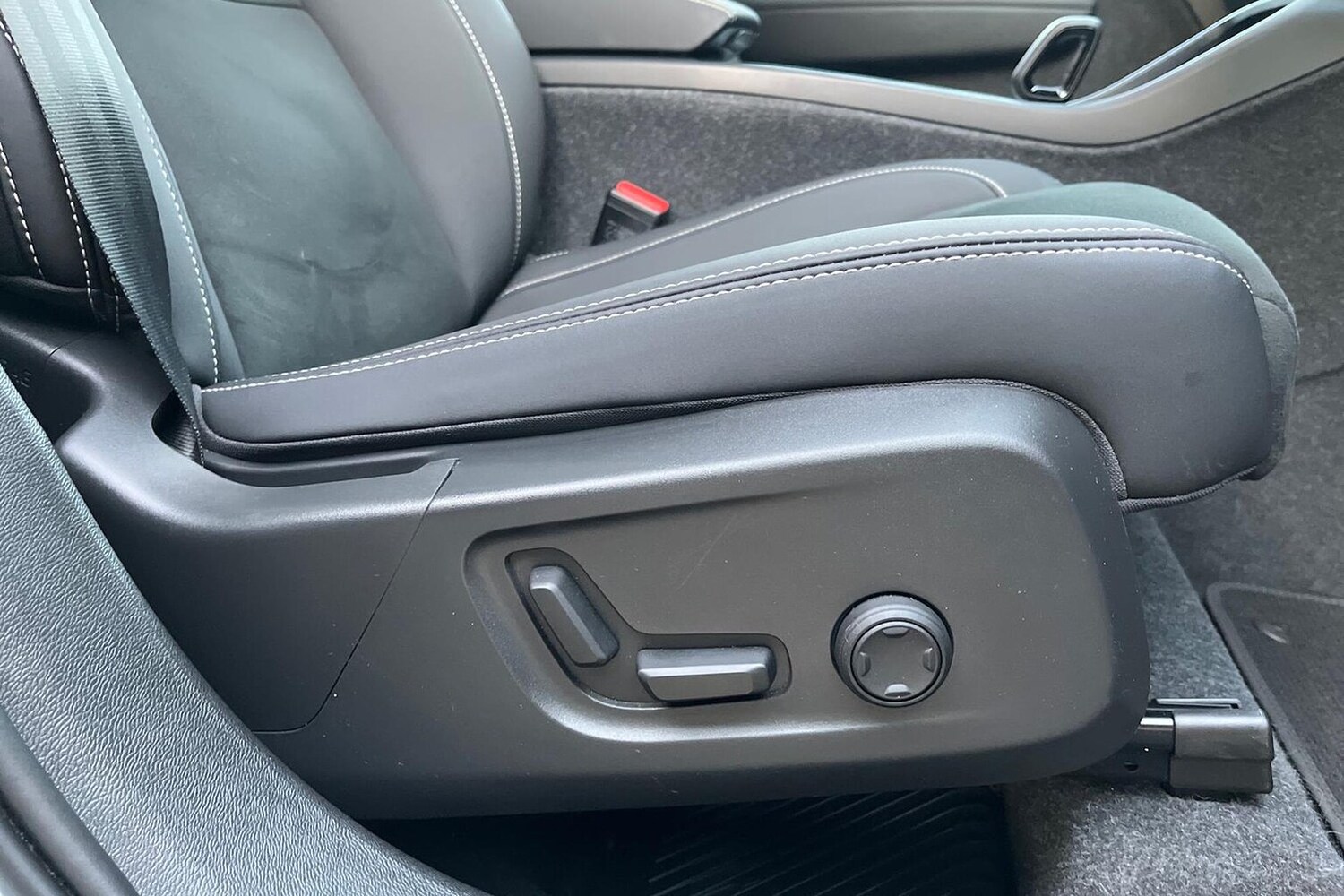 Used Volvo XC40 2024 for sale - 76536652: Photo 31