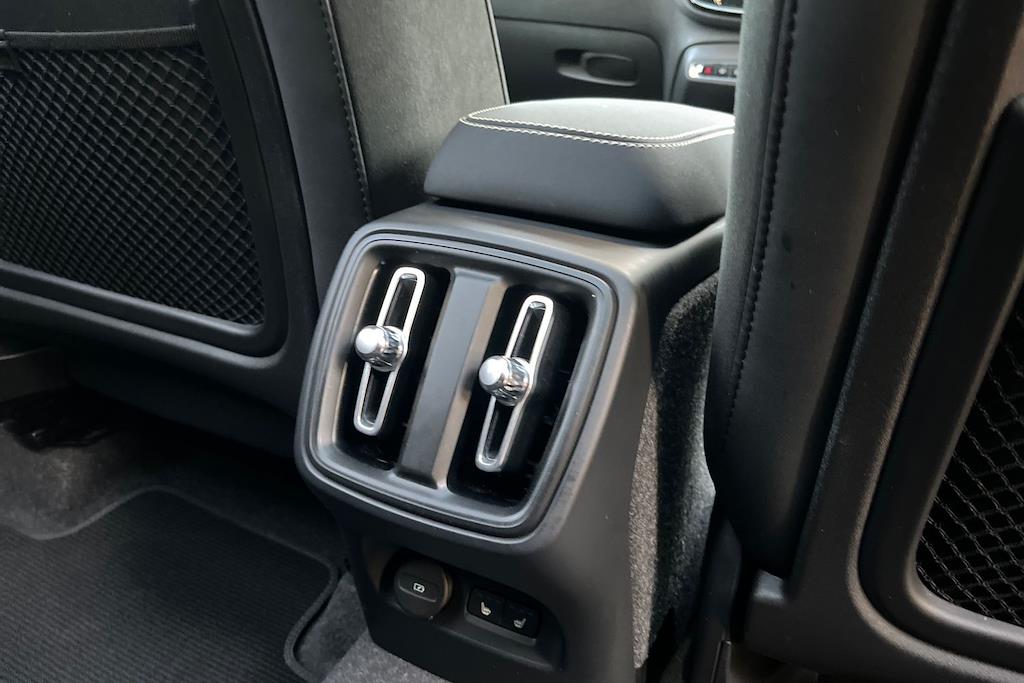 Used Volvo XC40 2024 for sale - 76536652: Photo 38