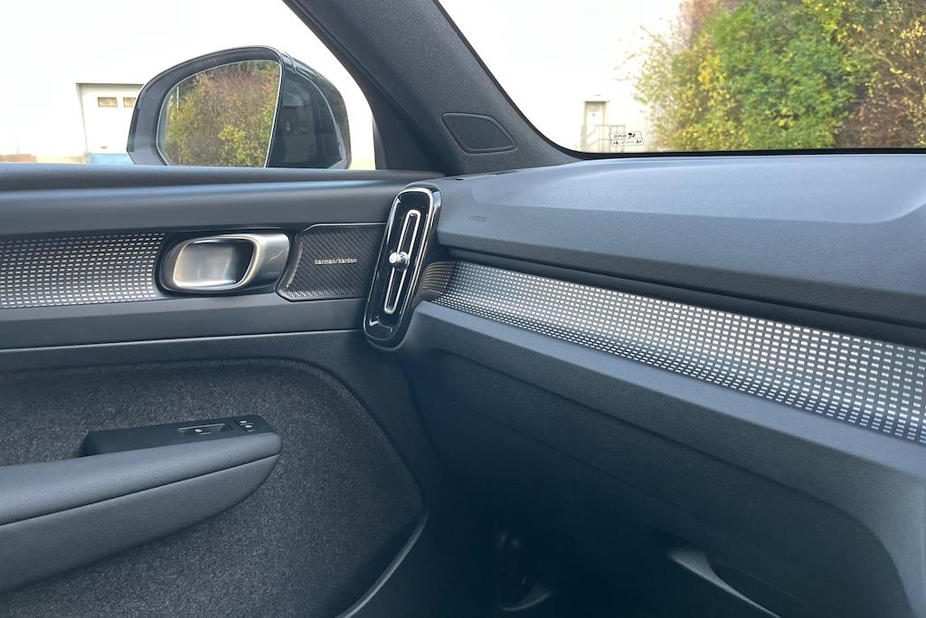 Used Volvo XC40 2024 for sale - 76536652: Photo 39