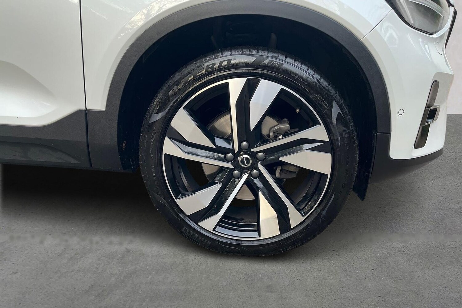 Used Volvo XC40 2024 for sale - 76536652: Photo 8