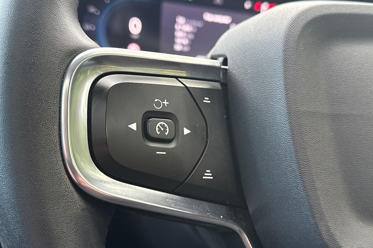 Used Volvo XC40 2022 for sale - 76807529: Photo 27