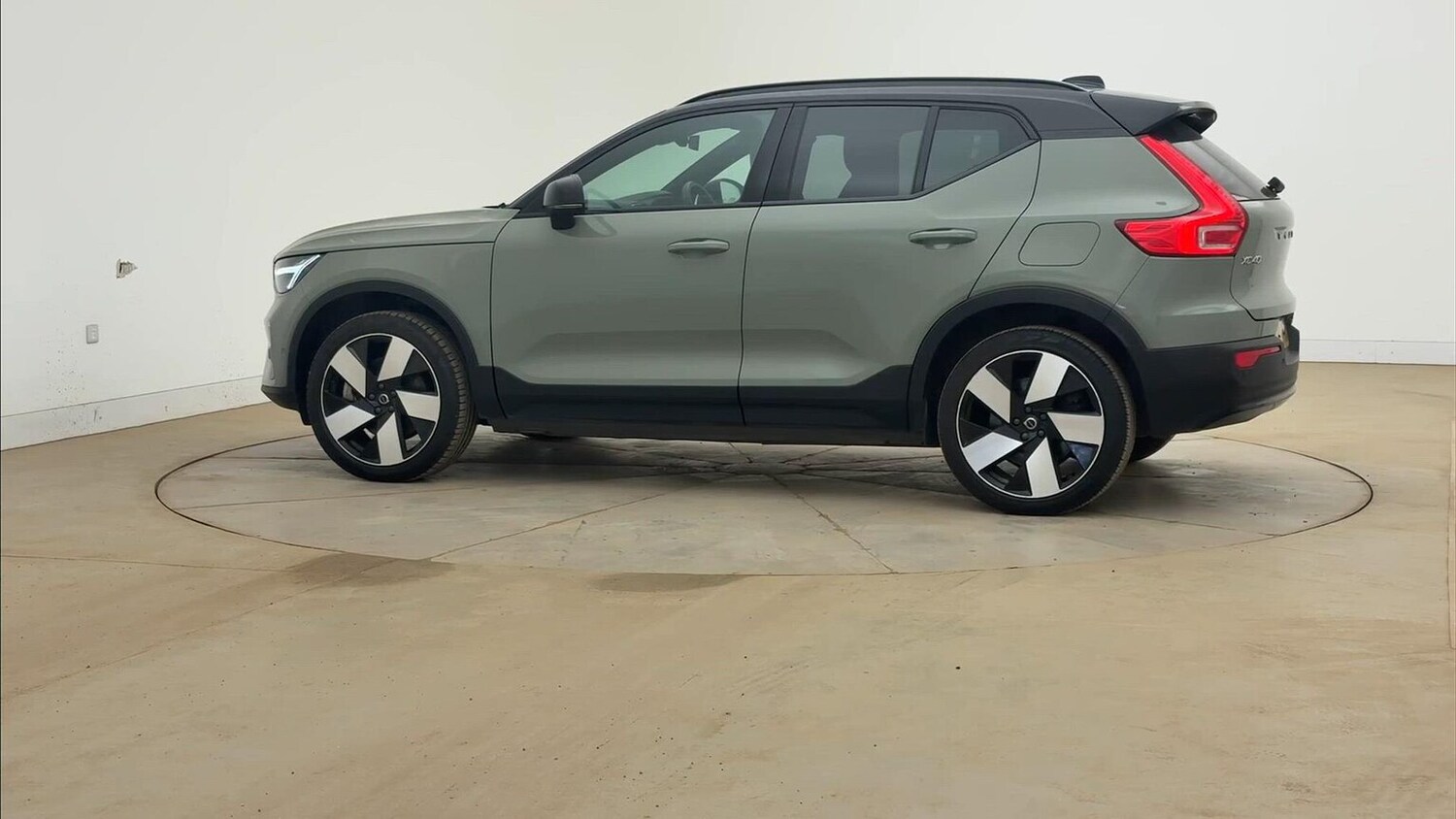 Used Volvo XC40 2023 for sale - 78192918: Photo 13
