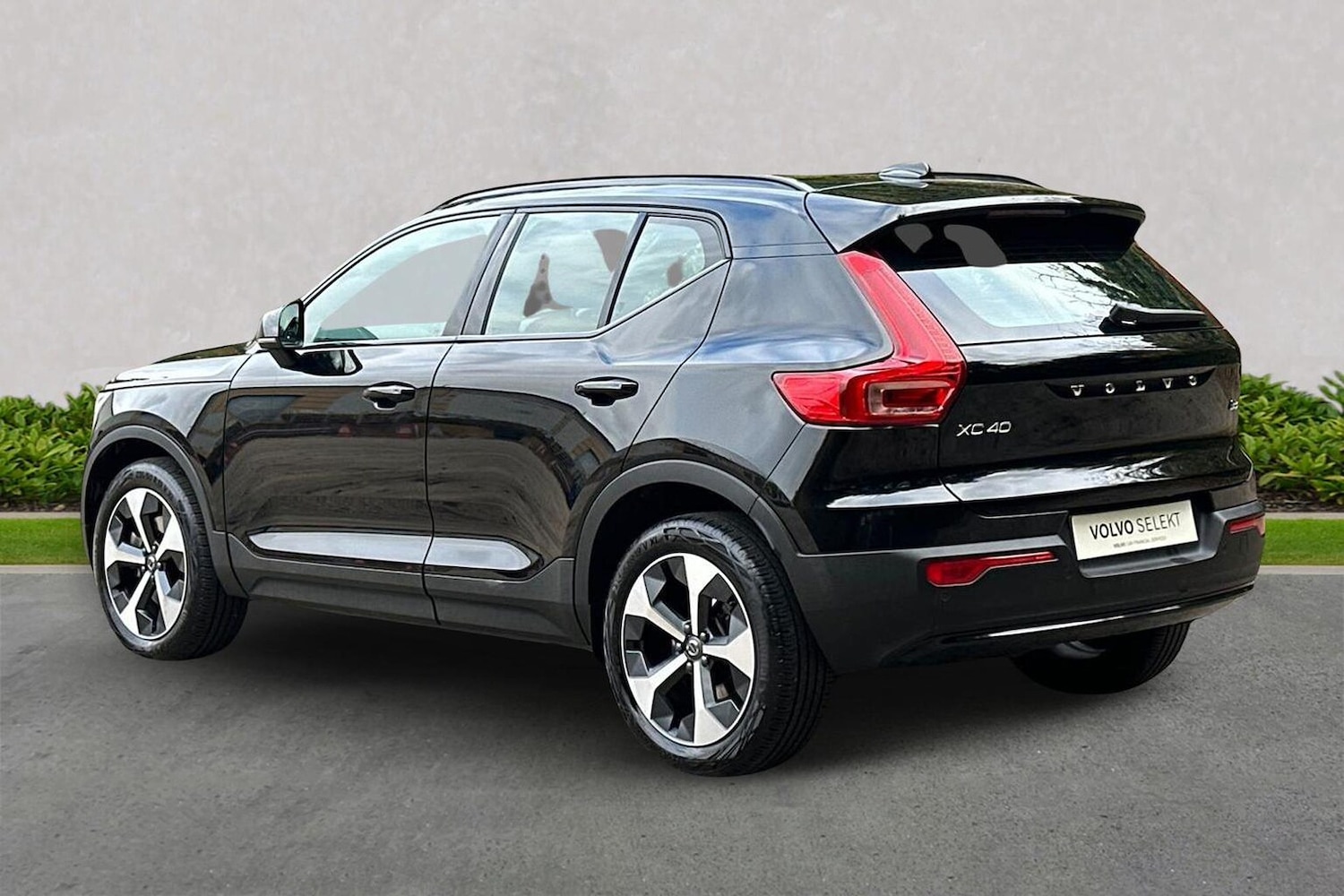 Used Volvo XC40 2024 for sale - 76340628: Photo 2