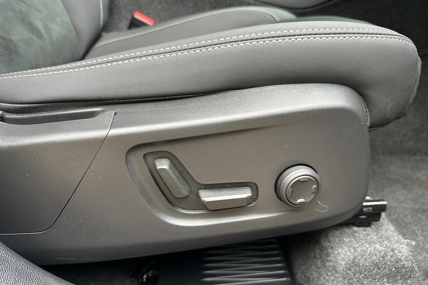Used Volvo XC40 2024 for sale - 76340628: Photo 30