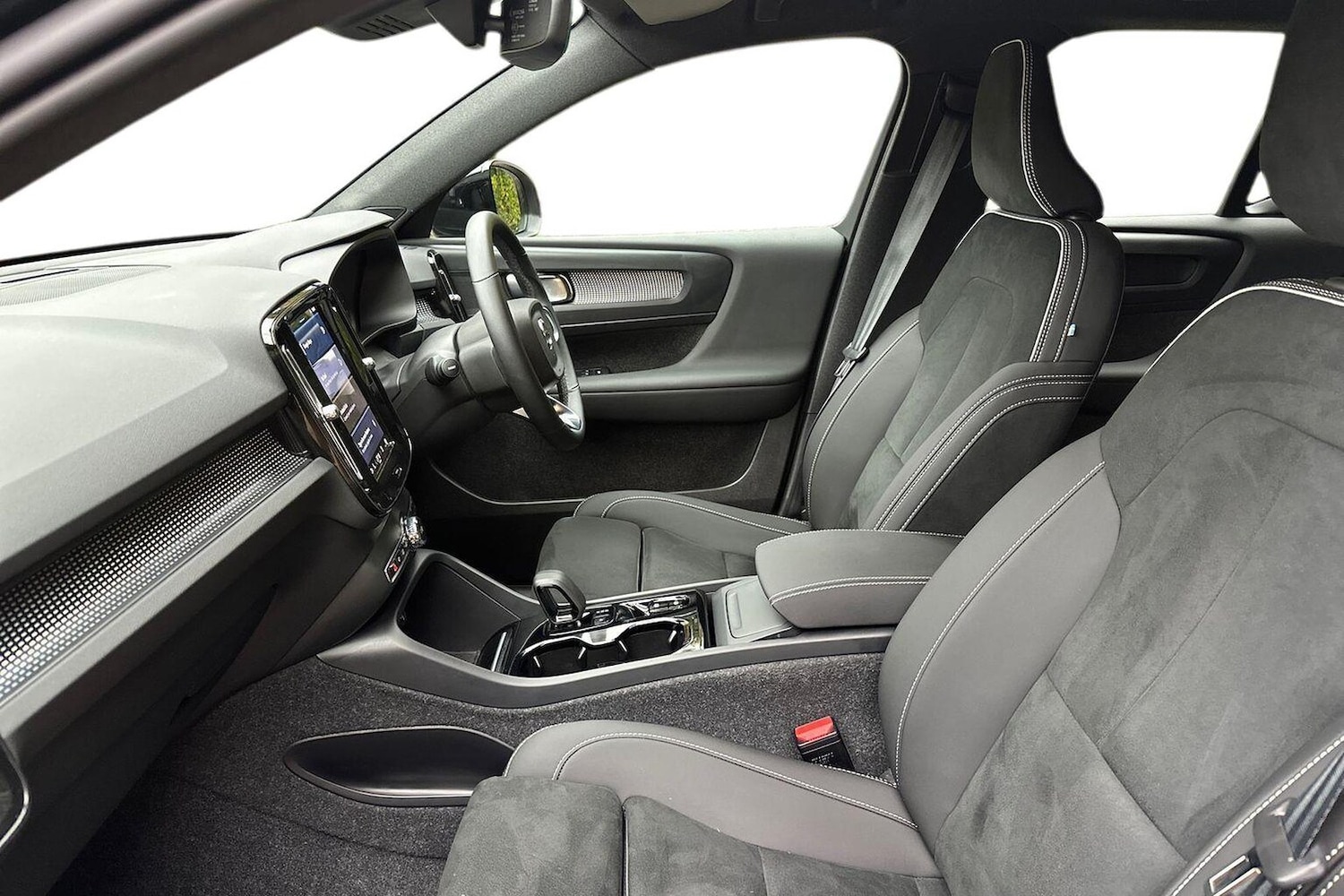 Used Volvo XC40 2024 for sale - 76340628: Photo 7