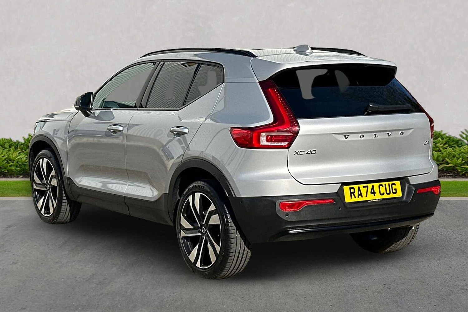 Used Volvo XC40 2025 for sale - 78139552: Photo 2