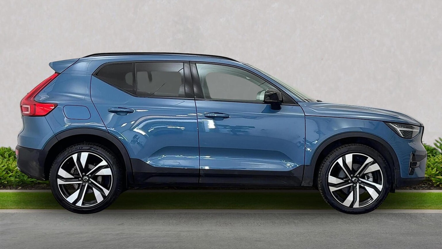 Used Volvo XC40 2025 for sale - 77802135: Photo 2