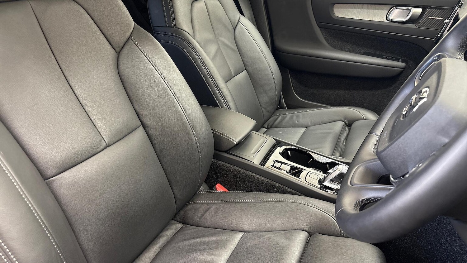 Used Volvo XC40 2025 for sale - 77802135: Photo 27