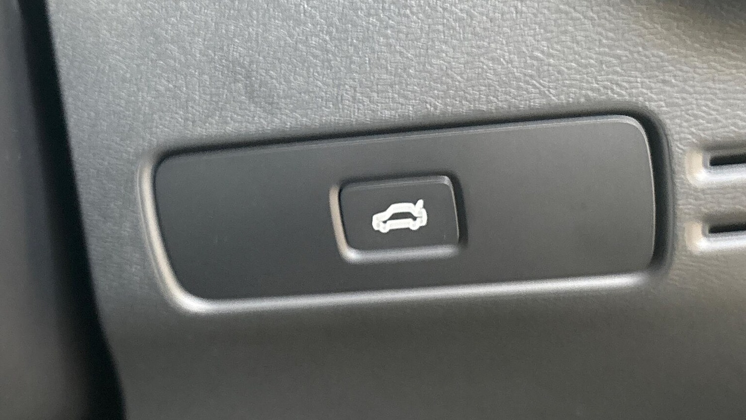 Used Volvo XC40 2025 for sale - 77802135: Photo 28