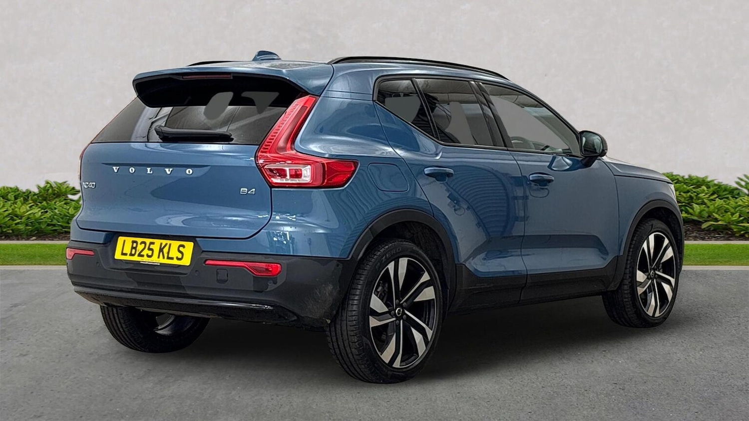 Used Volvo XC40 2025 for sale - 77802135: Photo 3