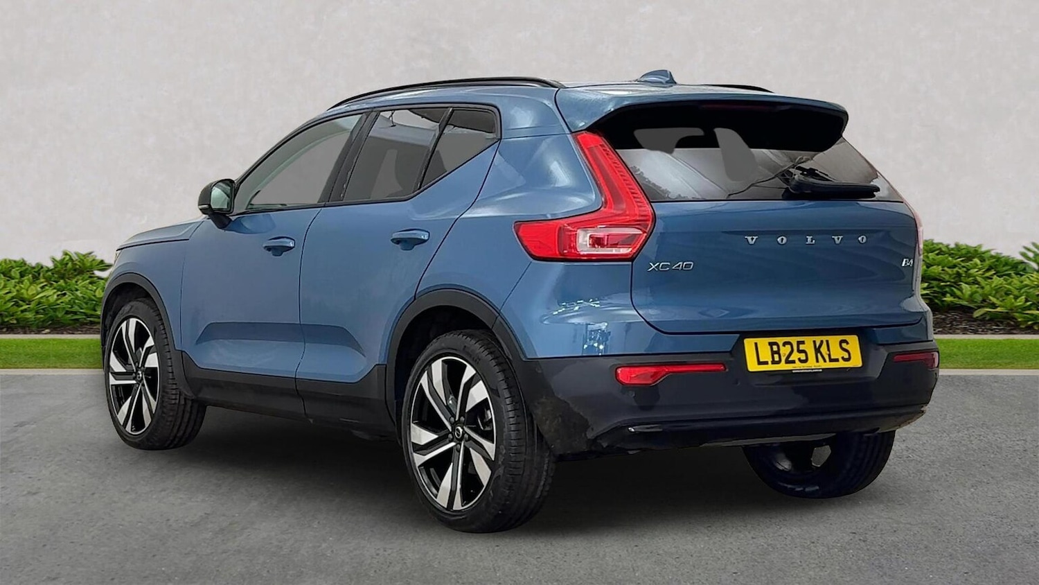 Used Volvo XC40 2025 for sale - 77802135: Photo 5