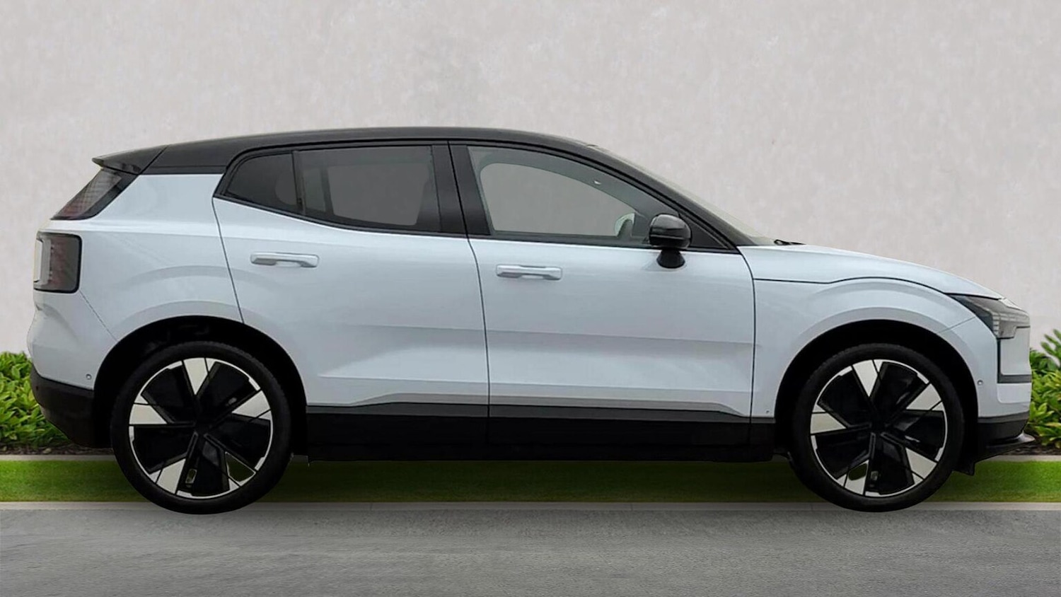 Used Volvo EX30 2025 for sale - 77896279: Photo 2