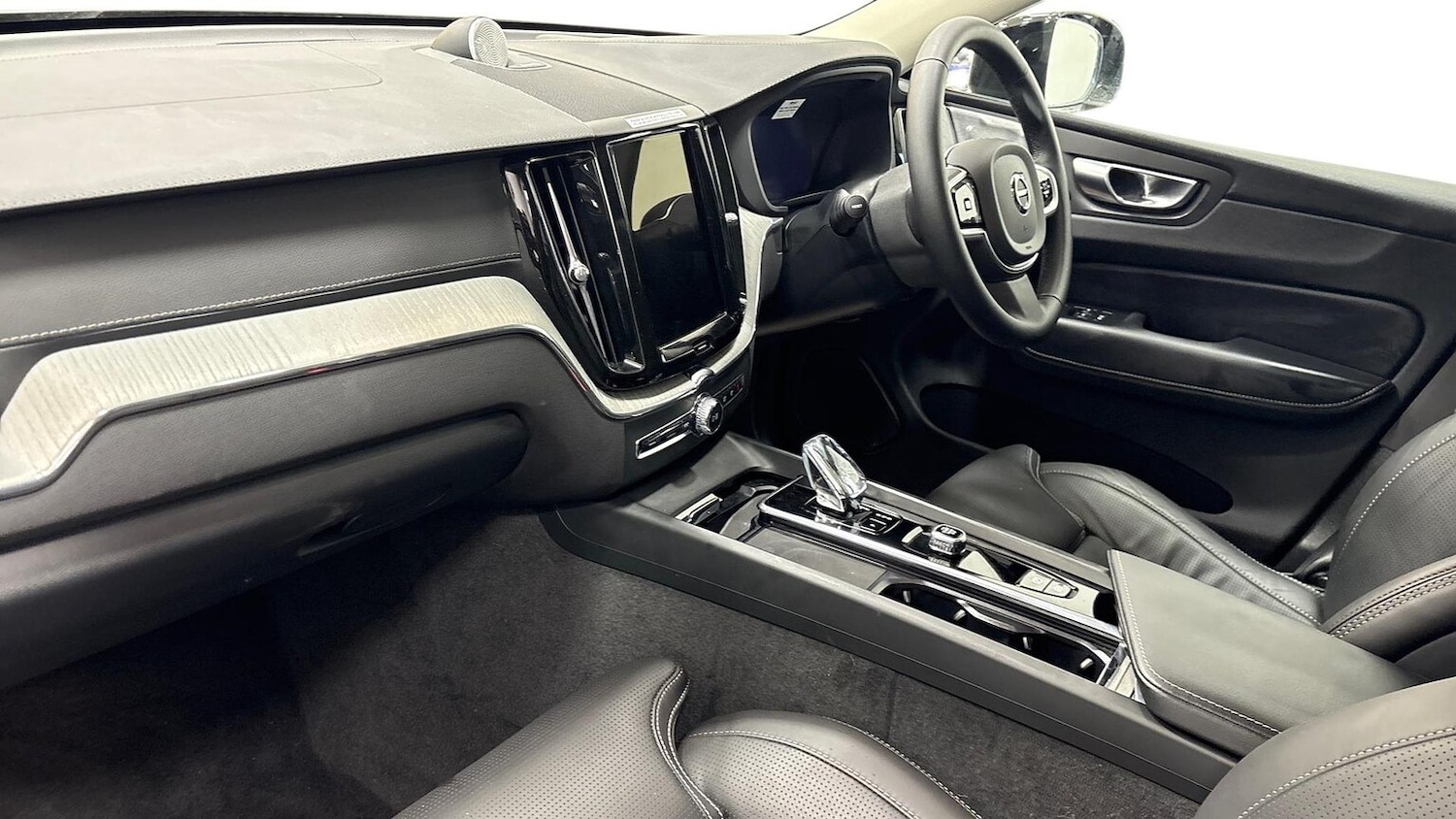 Used Volvo XC60 2025 for sale - 76713192: Photo 6