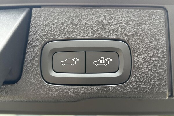 Used Volvo XC60 2025 for sale - 76076411: Photo 31