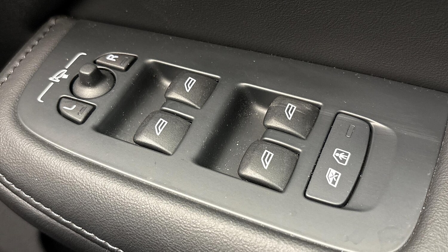 Used Volvo V60 2024 for sale - 76605556: Photo 23