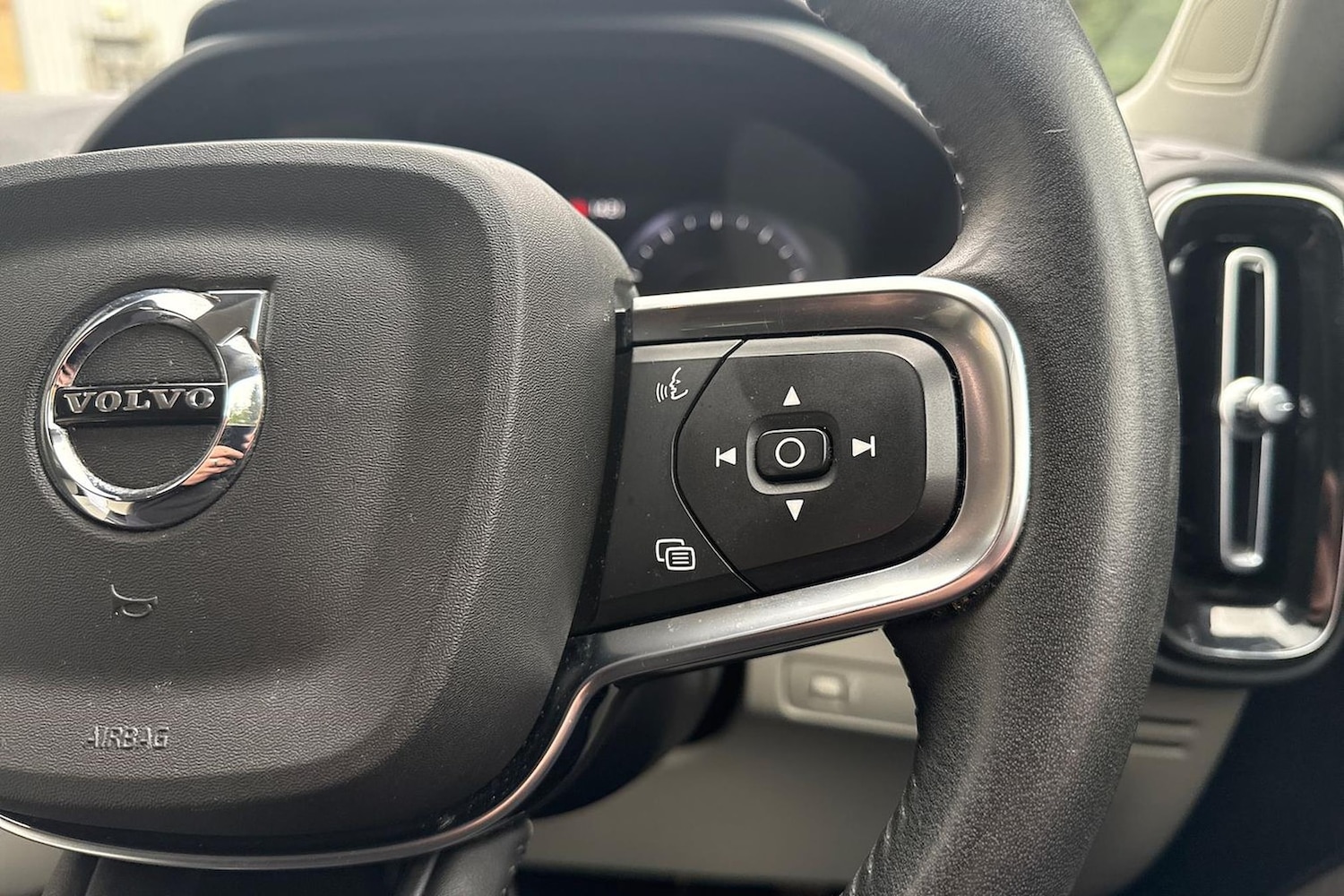 Used Volvo XC40 2020 for sale - 76492423: Photo 26