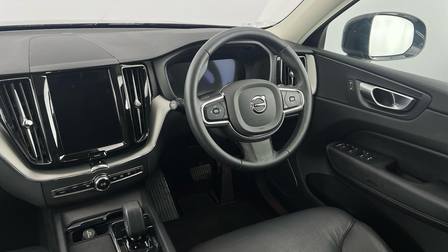 Used Volvo XC60 2023 for sale - 76407408: Photo 10