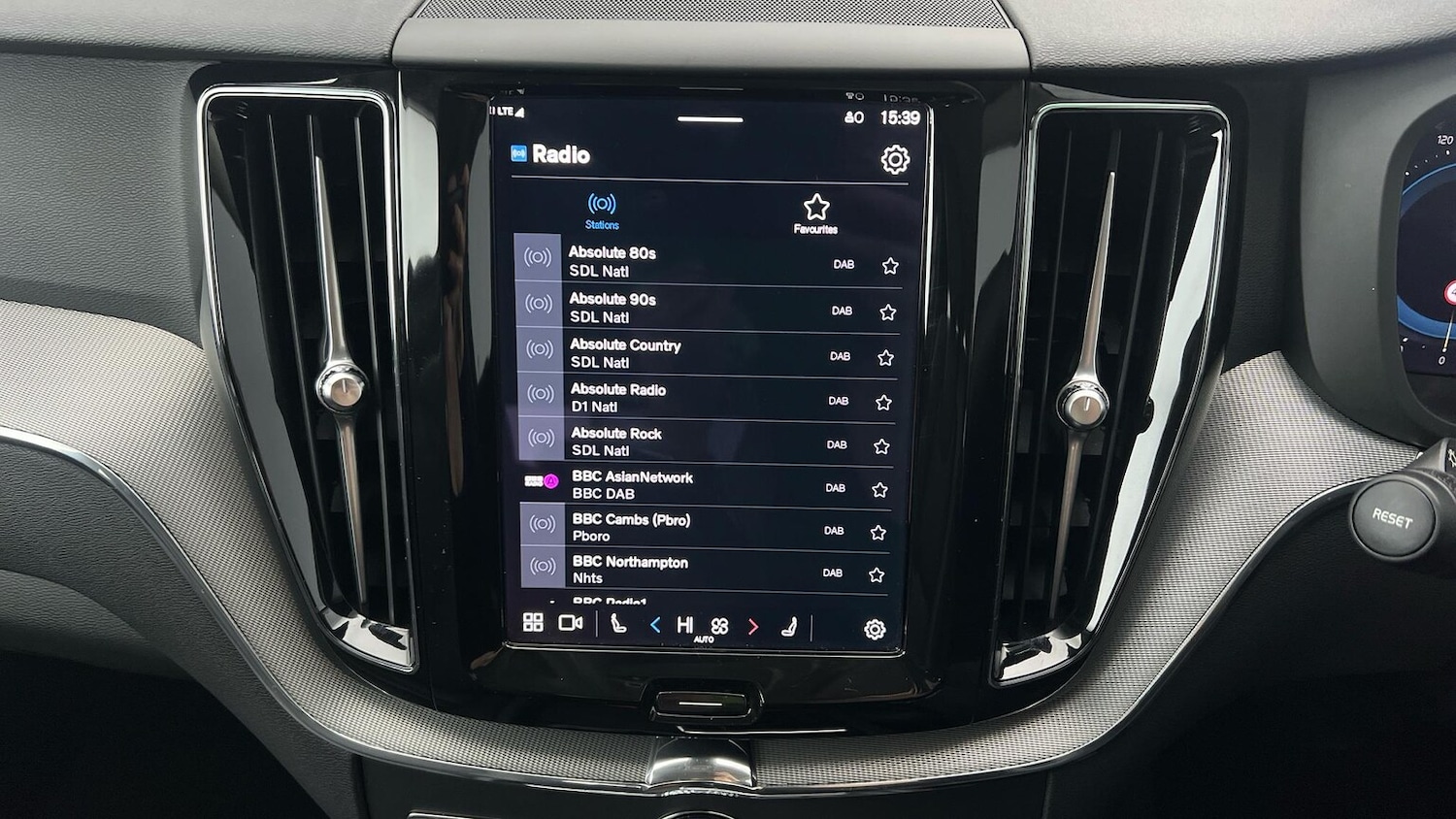 Used Volvo XC60 2023 for sale - 76407408: Photo 12