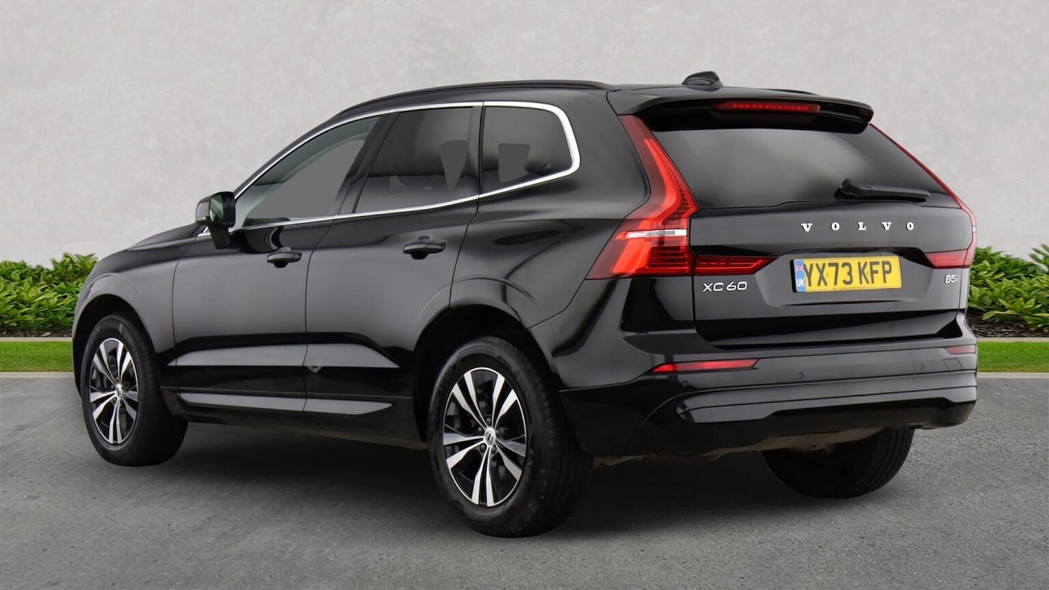 Used Volvo XC60 2023 for sale - 76407408: Photo 2