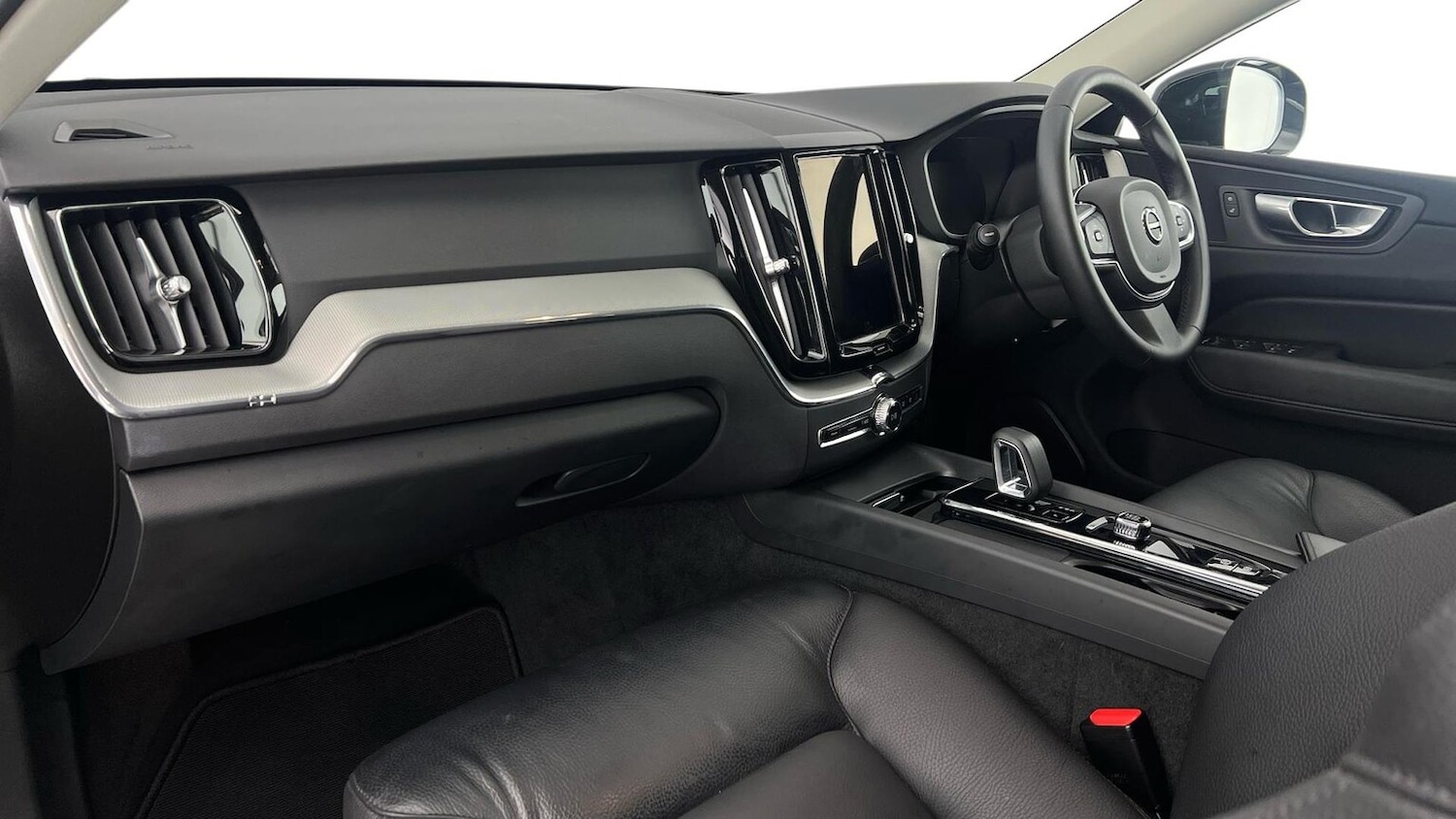 Used Volvo XC60 2023 for sale - 76407408: Photo 8