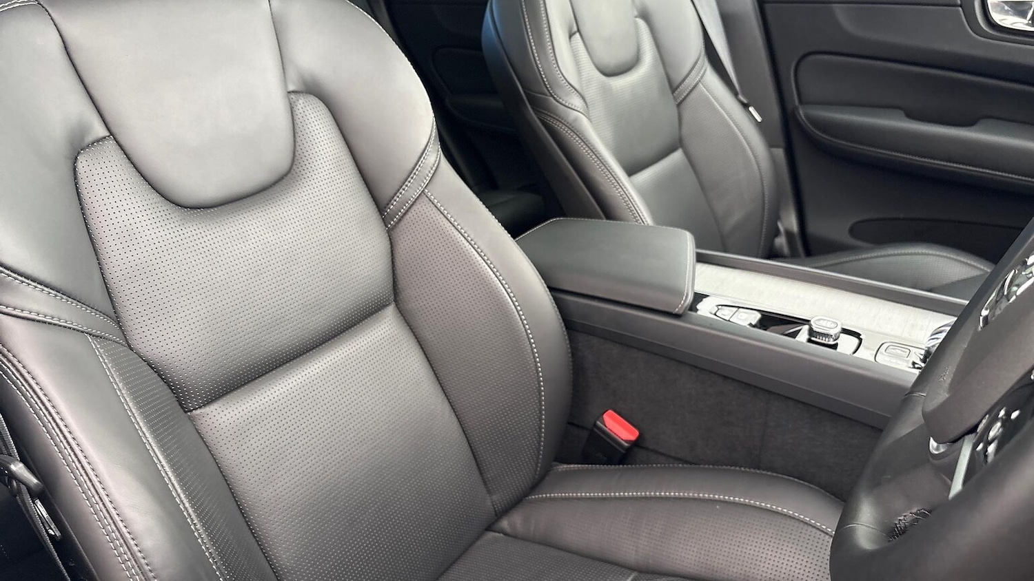 Used Volvo XC60 2025 for sale - 78061067: Photo 28