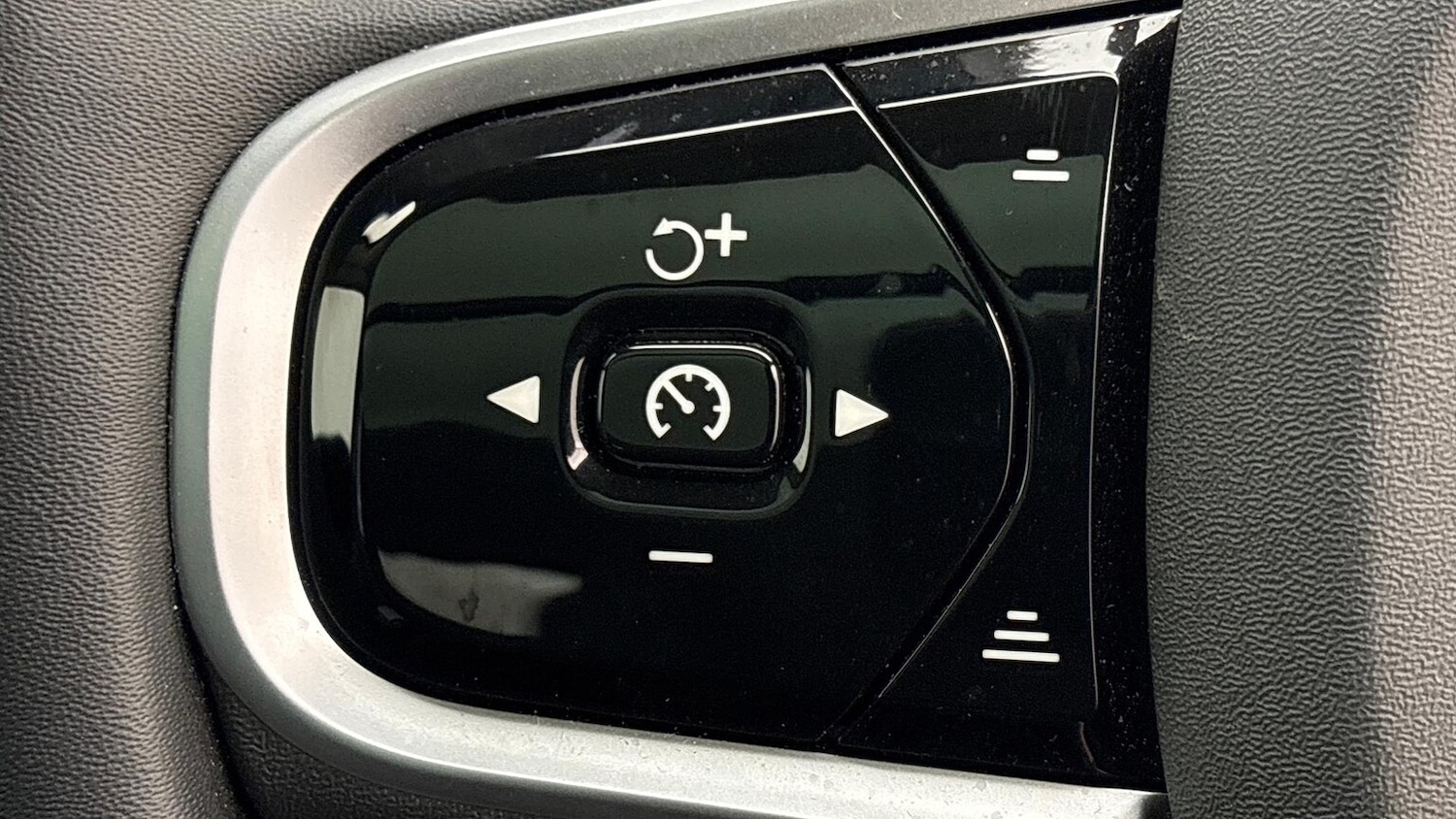 Used Volvo XC60 2025 for sale - 78004638: Photo 30