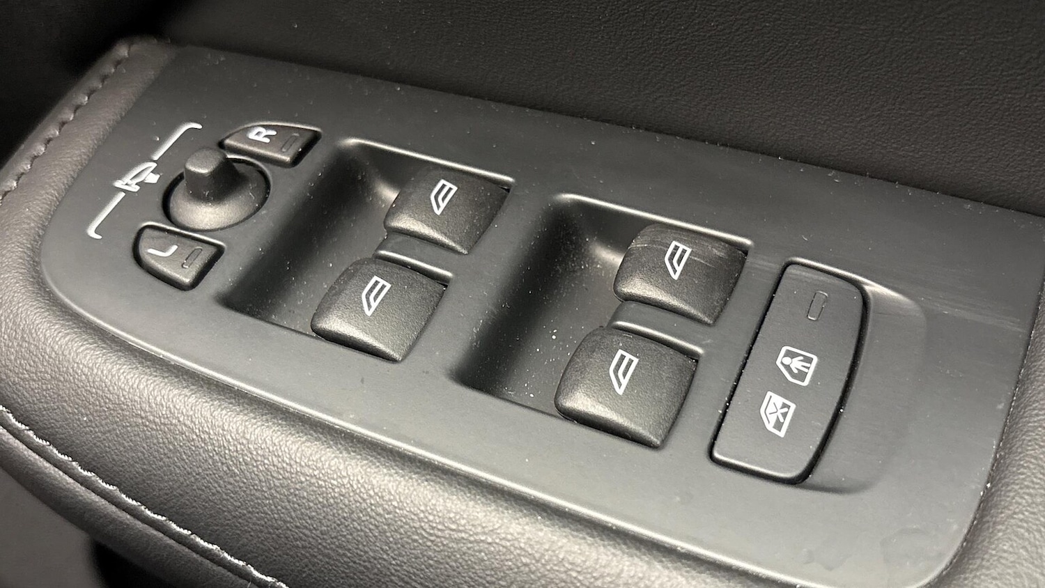 Used Volvo V60 2024 for sale - 77556042: Photo 23