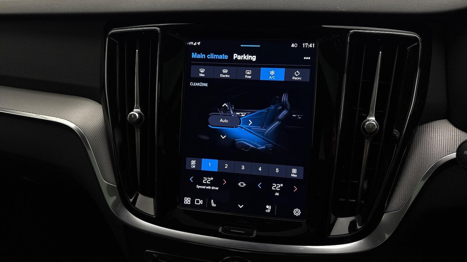 Used Volvo V60 2024 for sale - 77556042: Photo 32