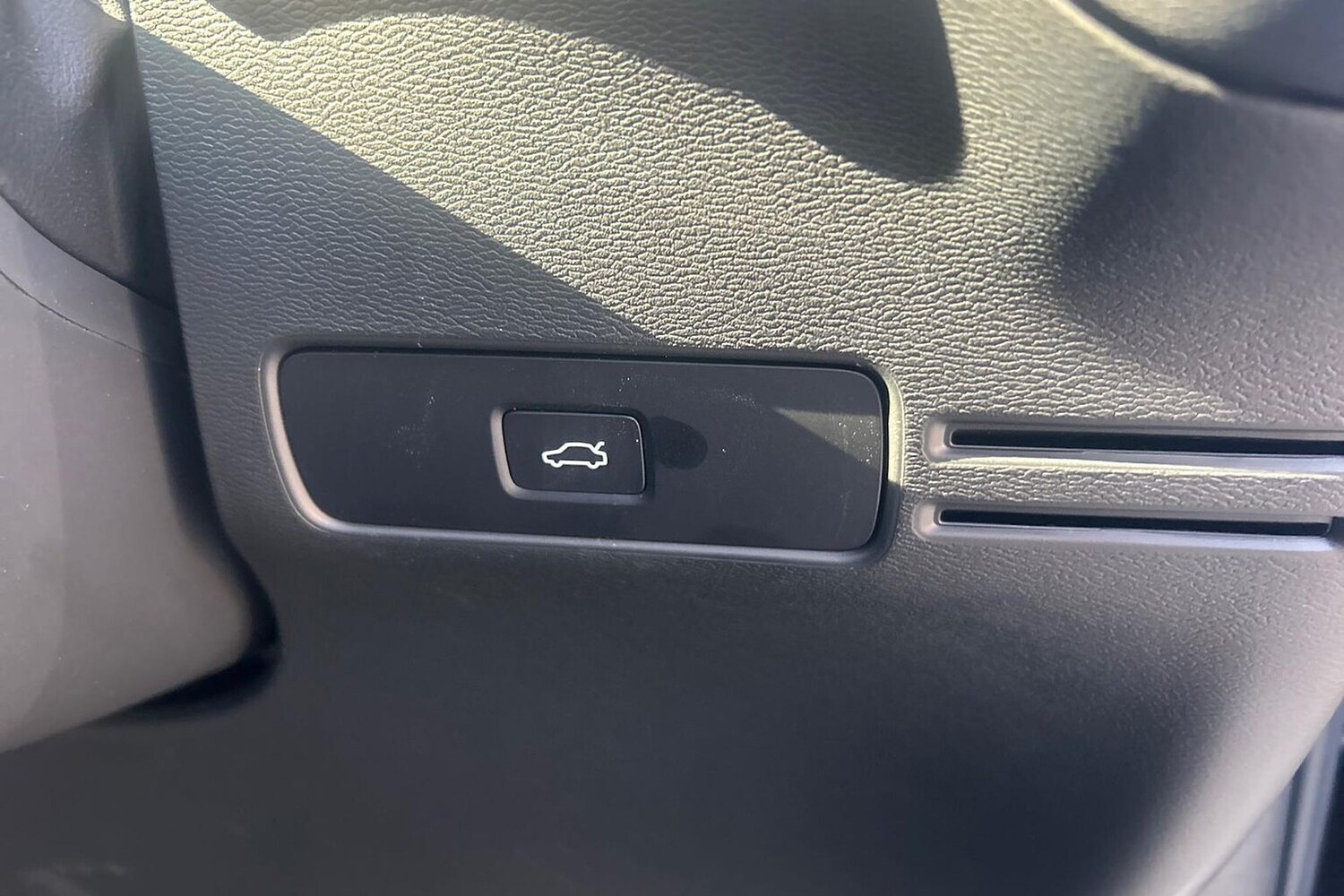 Used Volvo XC40 2025 for sale - 76011085: Photo 22