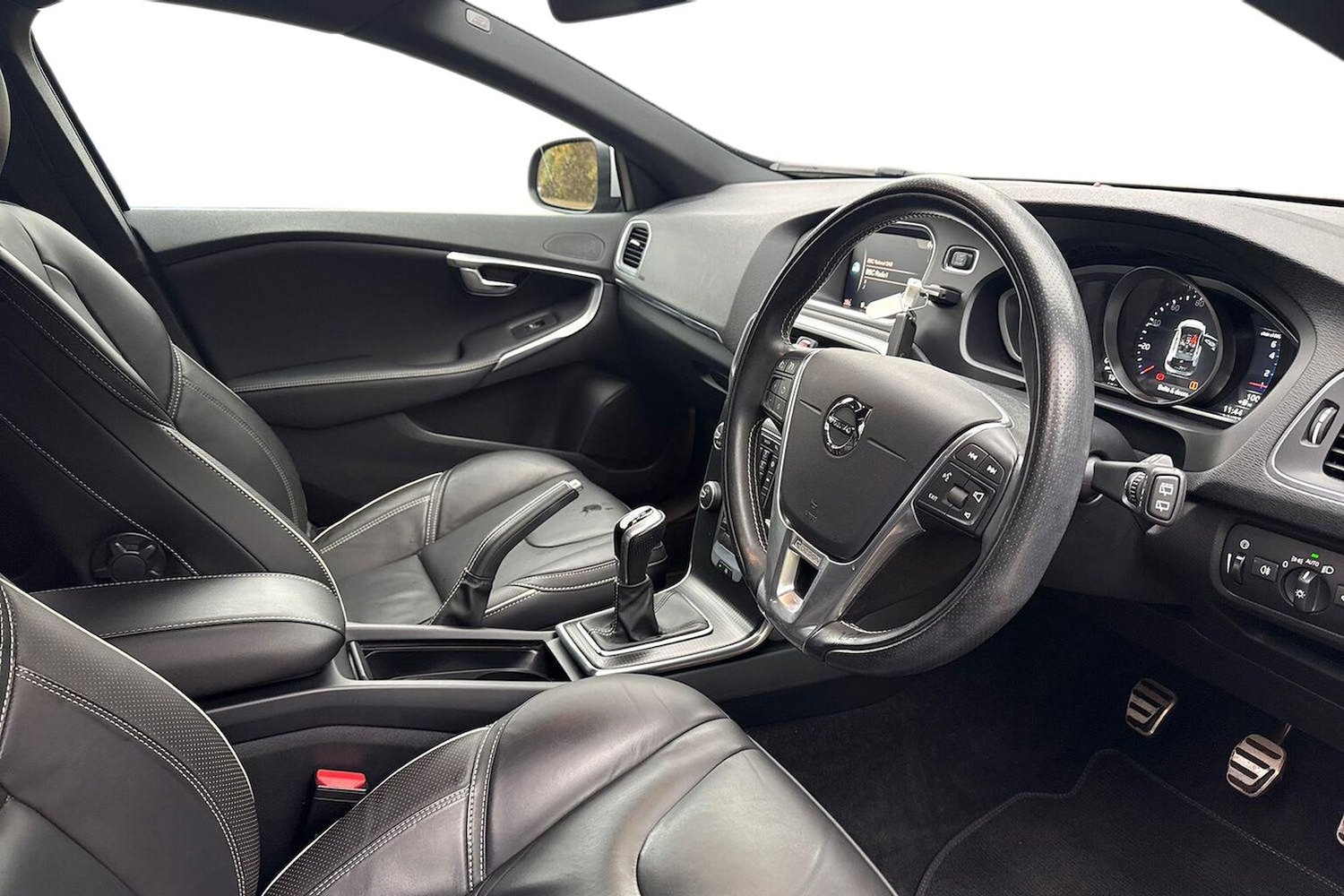 Used Volvo V40 2019 for sale - 76554285: Photo 15