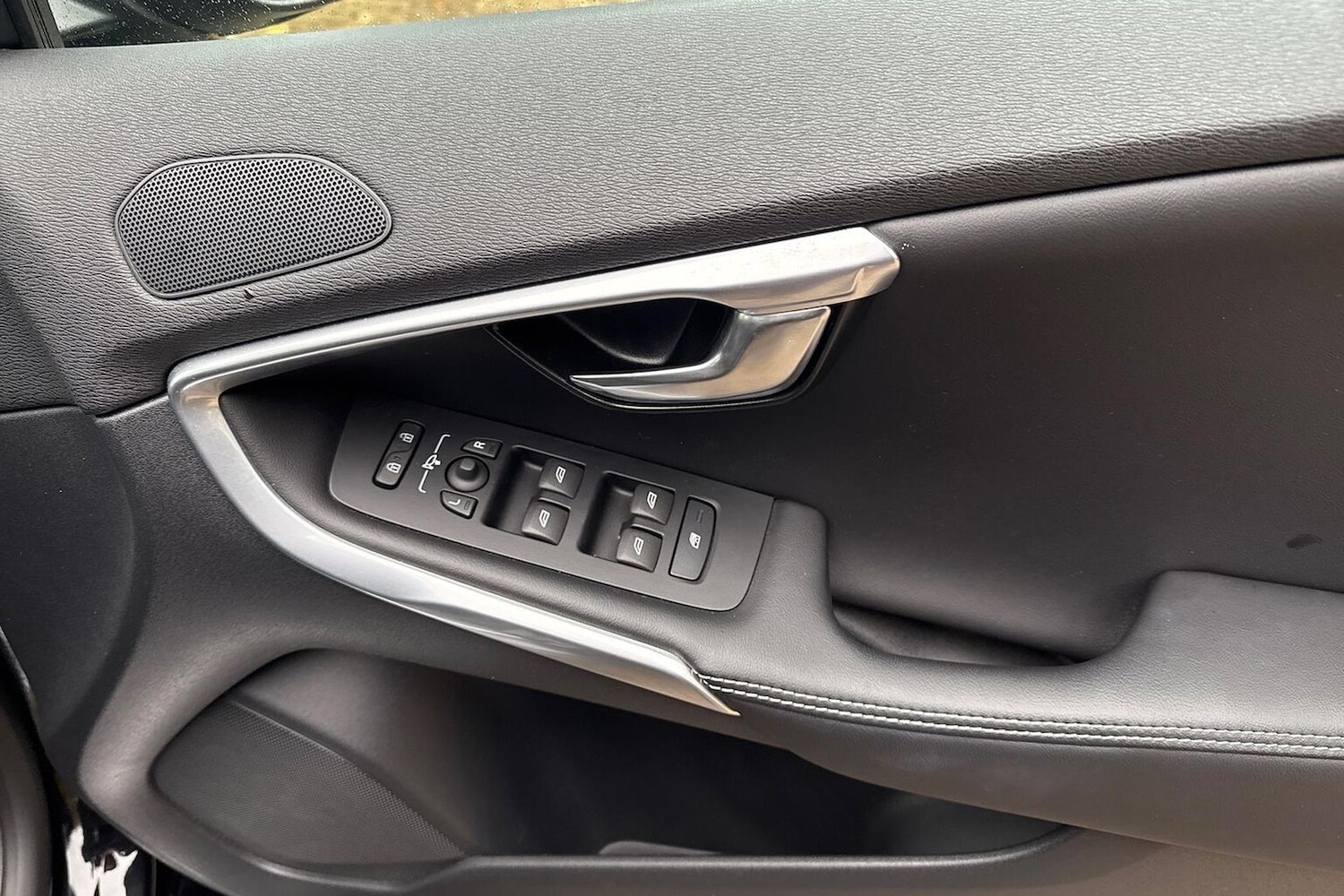 Used Volvo V40 2019 for sale - 76554285: Photo 21