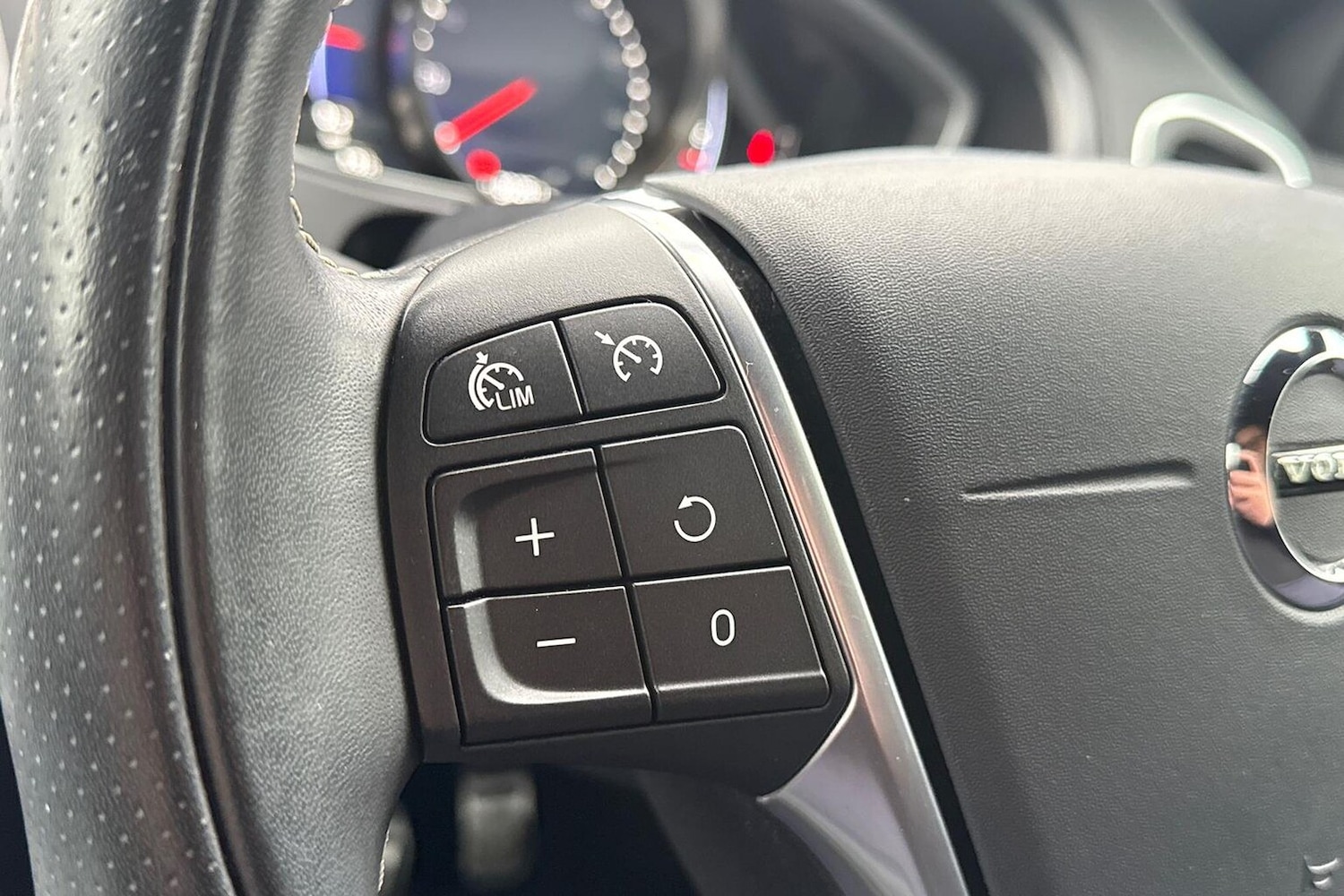 Used Volvo V40 2019 for sale - 76554285: Photo 25