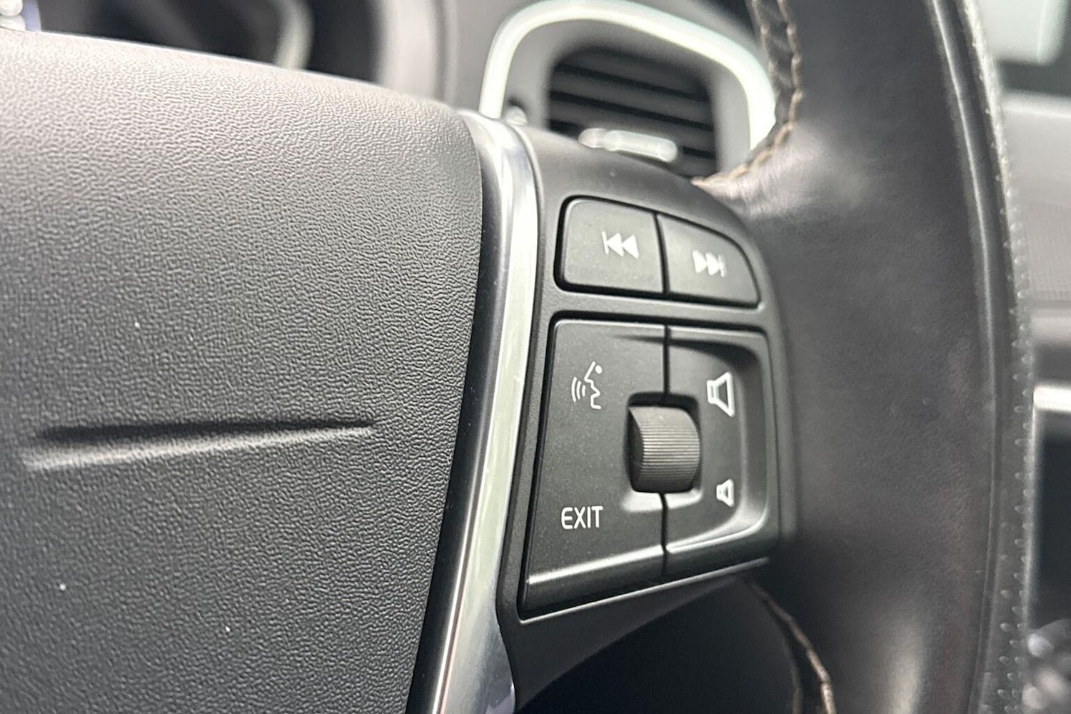 Used Volvo V40 2019 for sale - 76554285: Photo 26