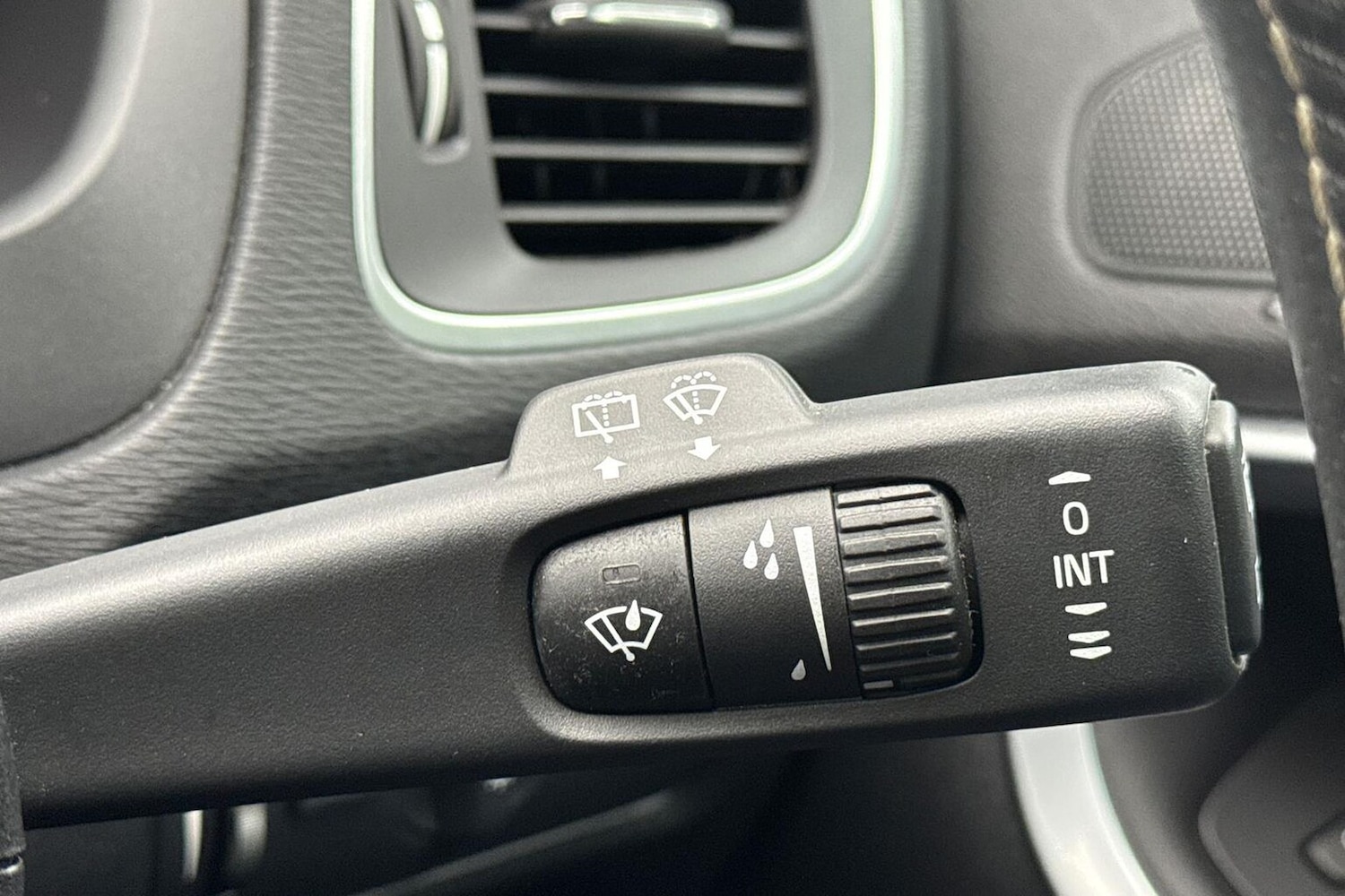 Used Volvo V40 2019 for sale - 76554285: Photo 27